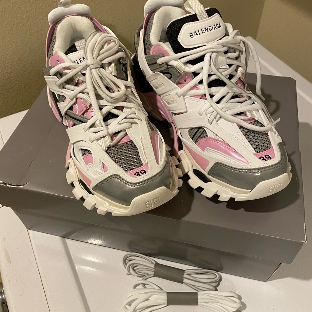 SOLD‼️🎉🥳HP🎉🥳New !! BALENCIAGA PINK & WHITE  2.0 TRACK SNEAKERS 💕 - Picture 6 of 11